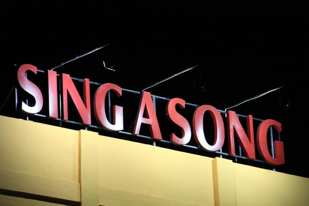 Hotel Sing A Song Pematangsiantar Esterno foto